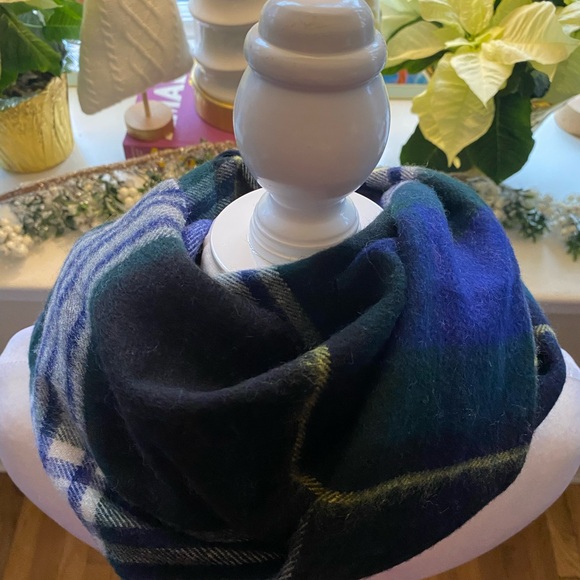 J.Crew black watch plaid wrap scarf 🖤💚💛 - Picture 14 of 15